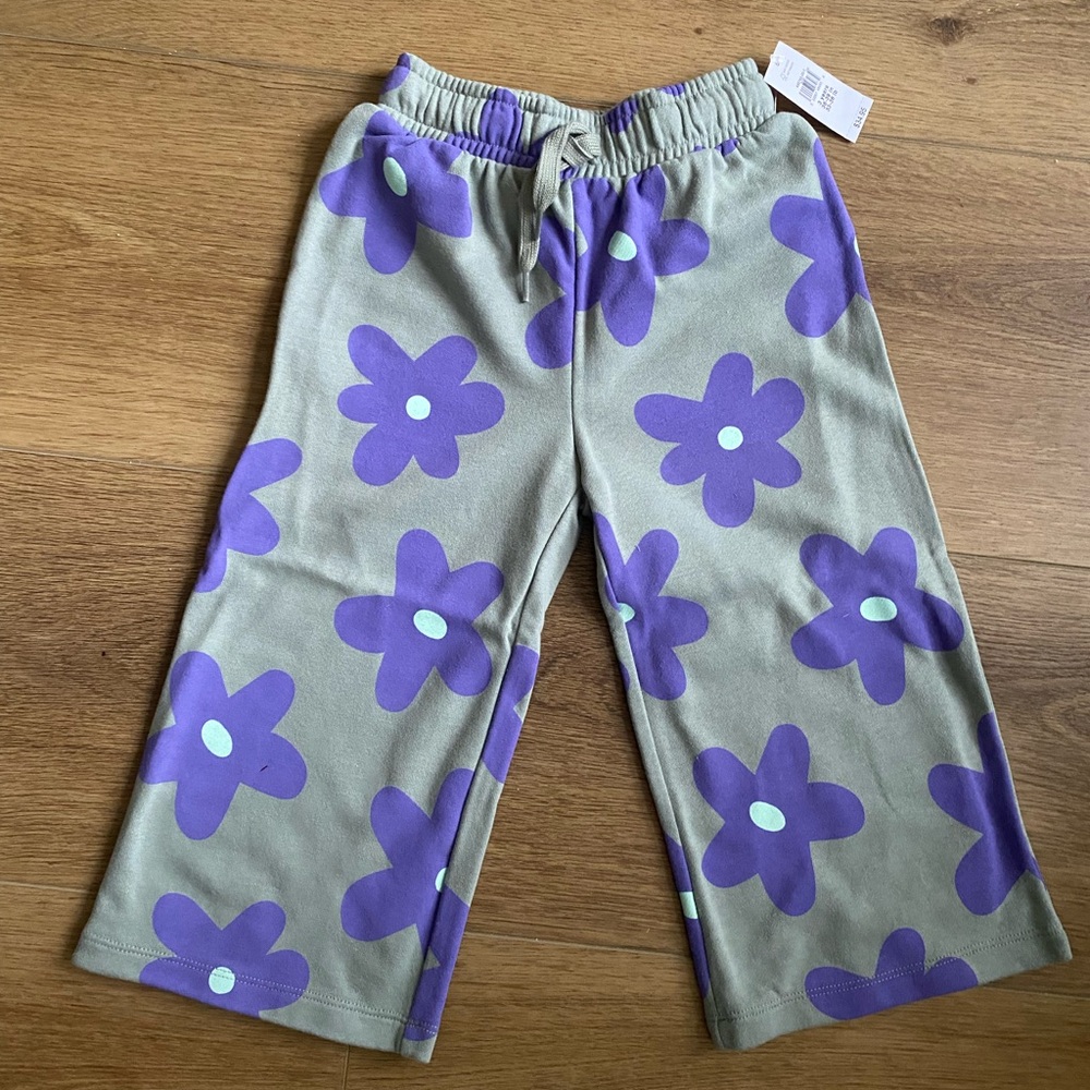 GAP NWT never worn super cute large leg floral pant / Toddler girl green/purple